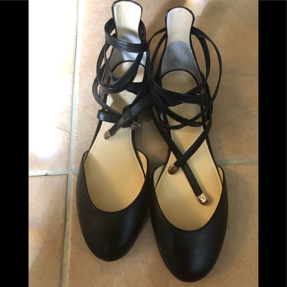 CHIC) NWOT Leather Flats NEW ❤️❤️❤️😊 Ivan’s - Picture 2 of 4